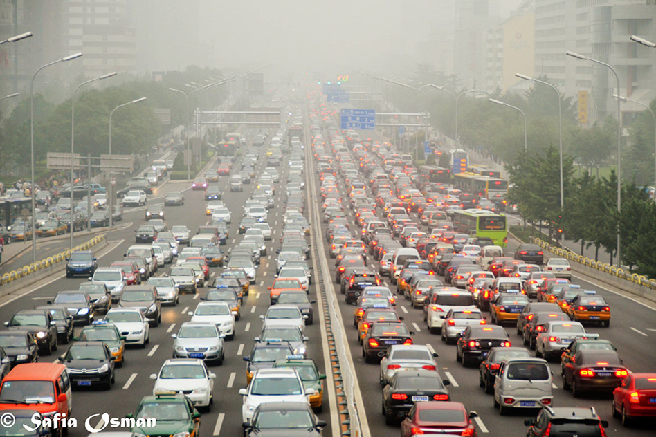 Photo: Motor vehicle traffic in Beijing contributes to particulate and ozone pollution that could be reduced by China’s climate policy, resulting in fewer premature deaths and significant cost savings (Source: Flickr/Safia Osman)